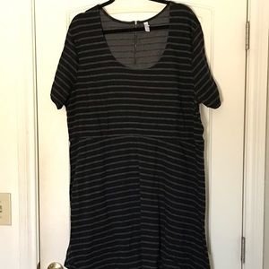 Xhilaration 4X Black SS Dress with Gray Stripes